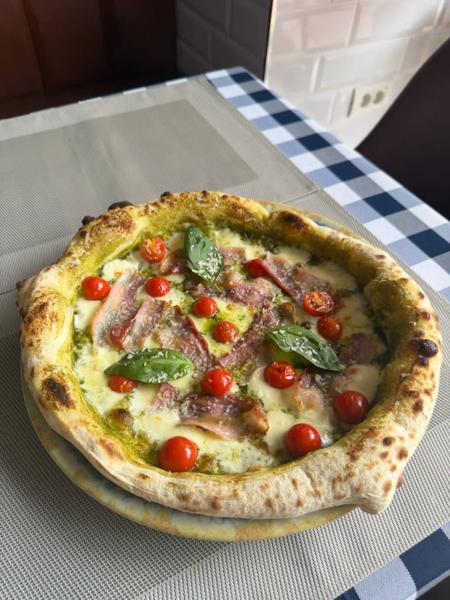 Pizza Verde cu Pancetta